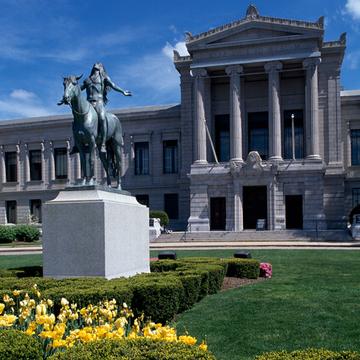 Museum of Fine Arts Huntington Avenue entrance.